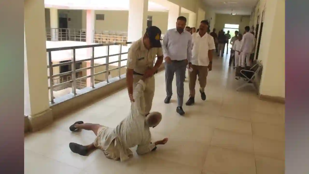 कलेक्टर ने सहायक ग्रेड-3 श्री विजयवर्गीय को तत्काल प्रभाव से निलंबित किया