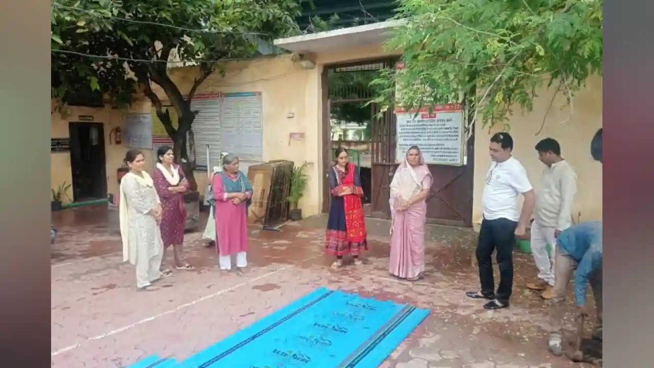 नपाध्यक्ष रमादेवी गुर्जर ने अपना घर के प्रस्तावित निर्माण कार्य स्थल का निरीक्षण किया