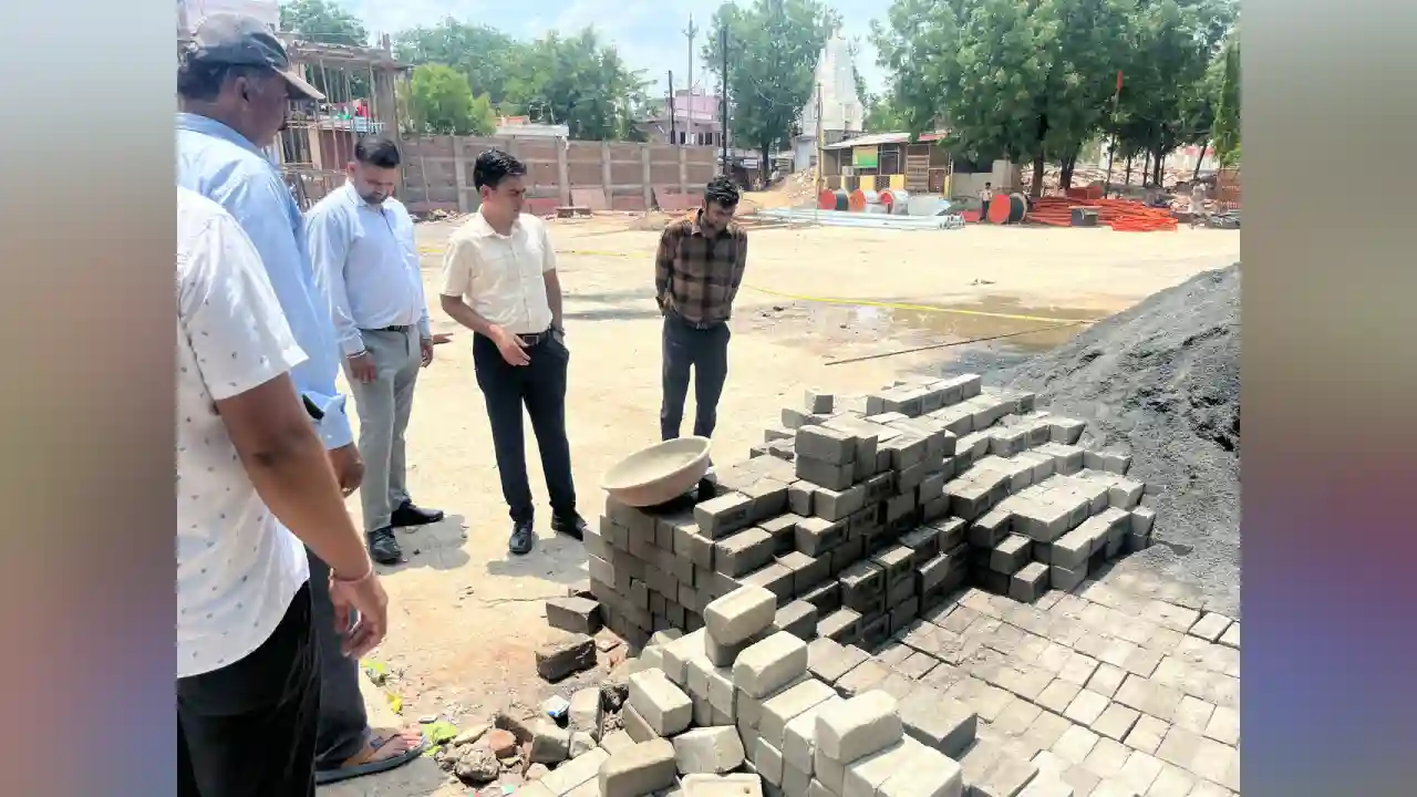 कलेक्‍टर श्री यादव ने पशुपतिनाथ लोक निर्माण कार्य का किया निरीक्षण