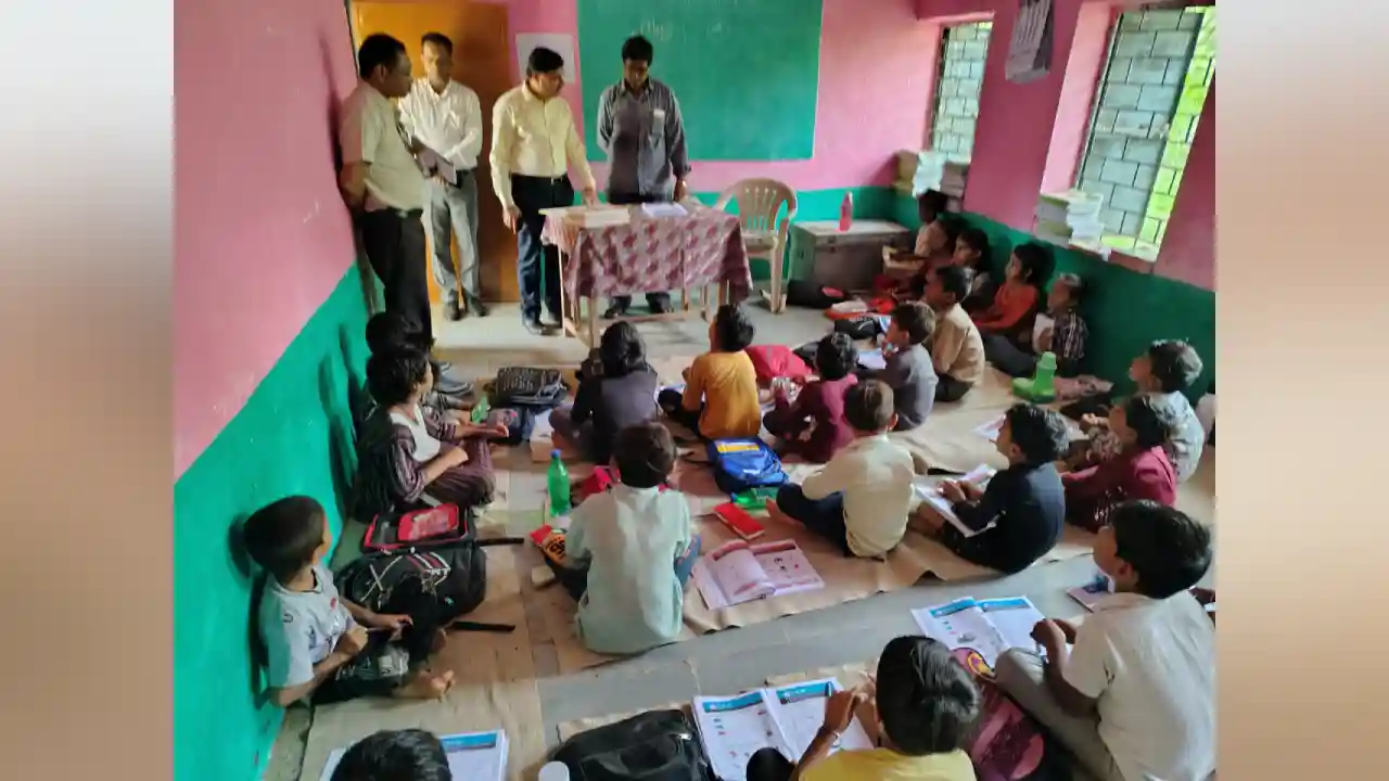 कलेक्‍टर श्री जैन ने किया प्रा.वि.ढाबा का आकस्मिक निरीक्षण 