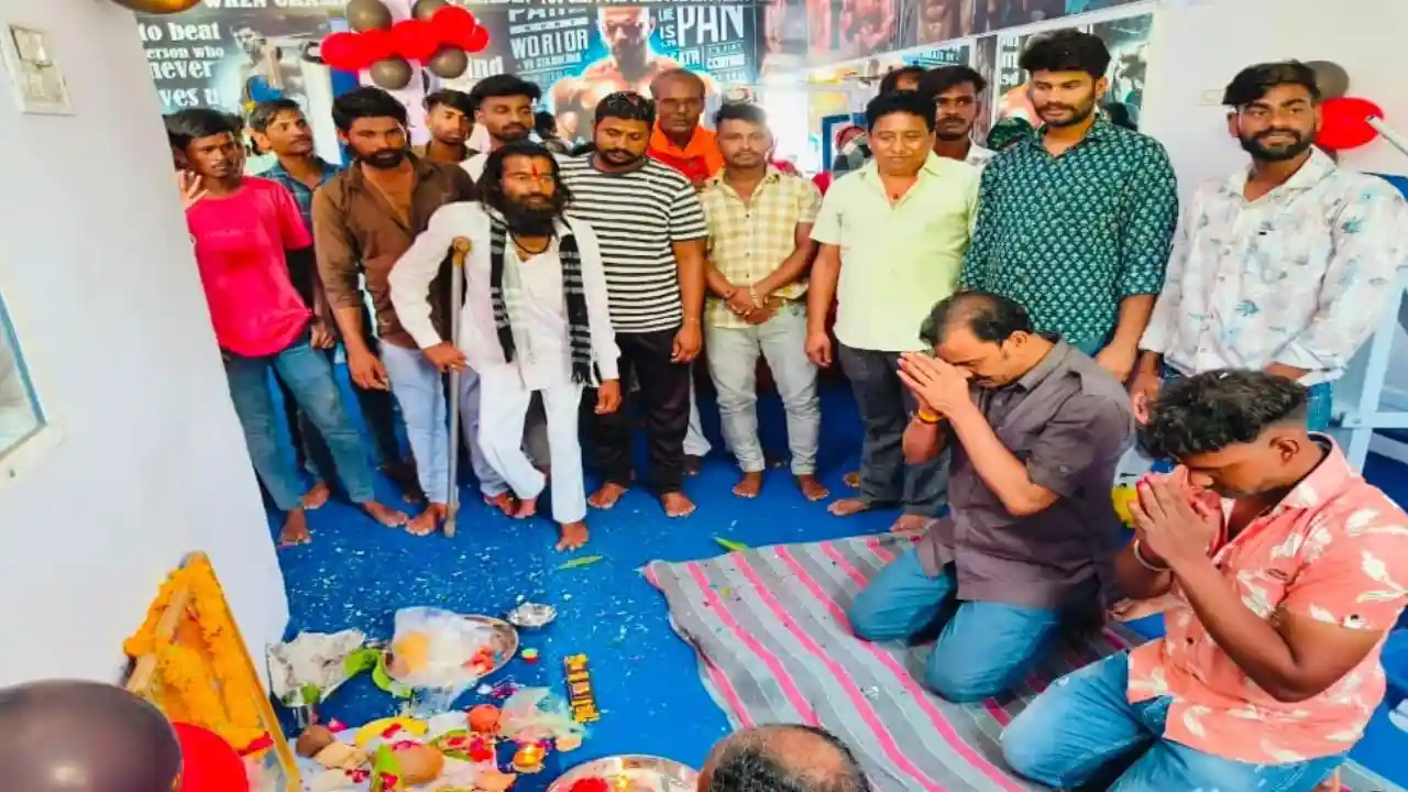 भाजपा किसान मोर्चा प्रदेश उपाध्यक्ष कमलेंद्र सिंह हाड़ा ने बुधवार को रावतभाटा के वार्ड न 09 में फिटनेस सेंटर का शुभारंभ किया।