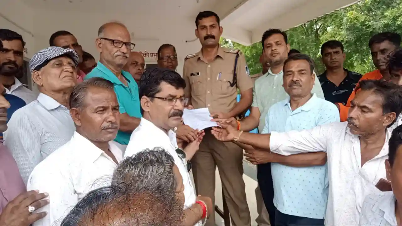 बांग्लादेश में हिंदुओं पर अत्याचार के विरोध में सरवानिया महाराज पूर्ण रूप से रहा बंद, रैली निकाल सौंपा गया ज्ञापन