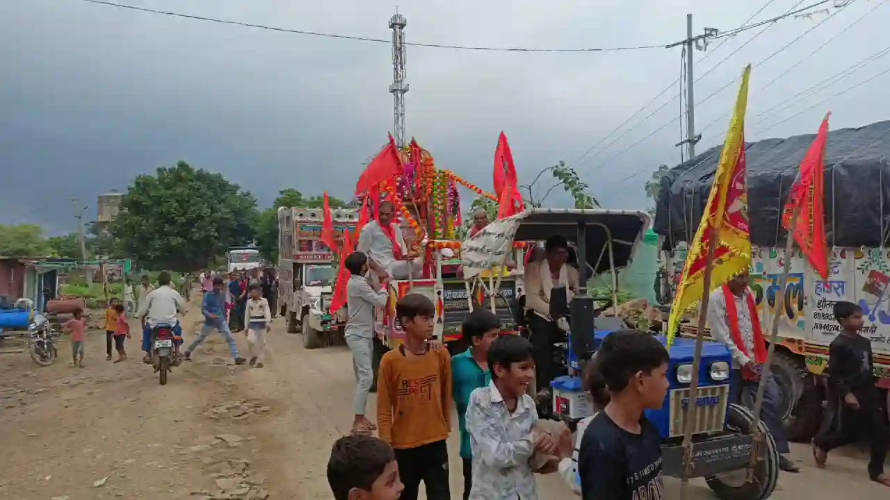 श्री झवरेश्वर महादेव की शाही सवारी निकाली गई