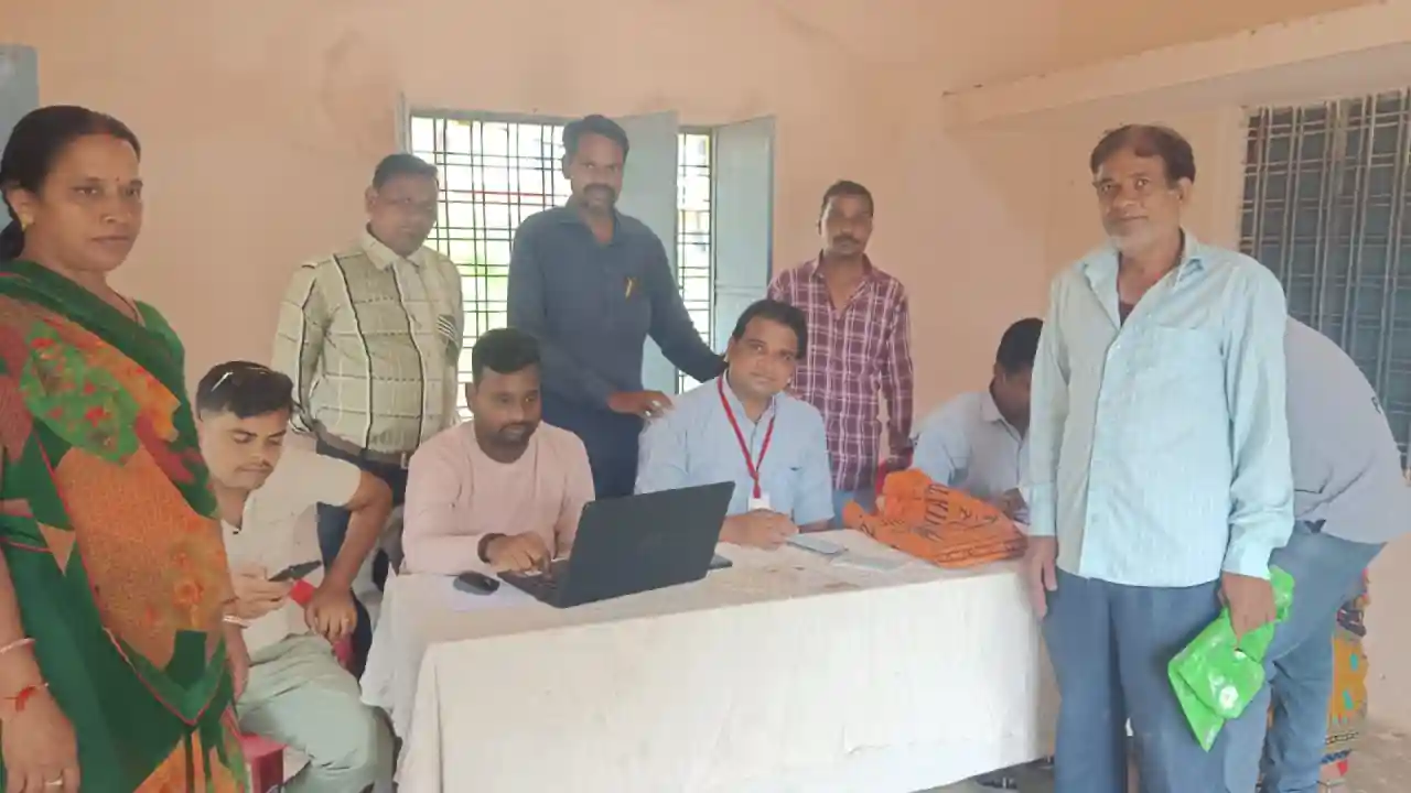 मांगलिक भवन वार्ड नंबर 8 में लगा ई केवाईसी कैंप!