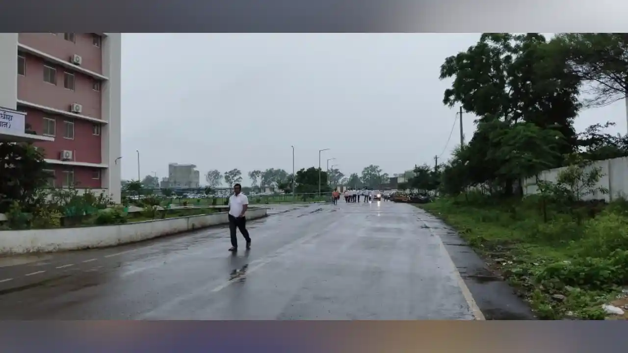 प्रतापगढ़ समस्या के समाधान के प्रति सकारात्मक निर्णय एडीजे के निर्देशानुसार कोर्ट की पार्किंग स्वतः ही मिलजुल कर की व्यवस्थित