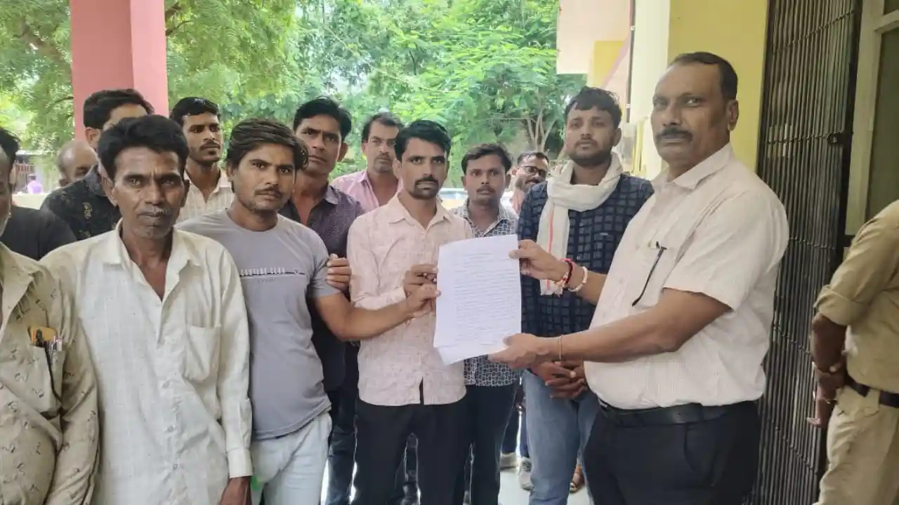 केलूखेडी में अतिक्रमण हटाने को लेकर राष्ट्रीय गौरक्षक विभाग भारत संगठन के द्वारा जिला कलेक्टर के नाम दिया ज्ञापन