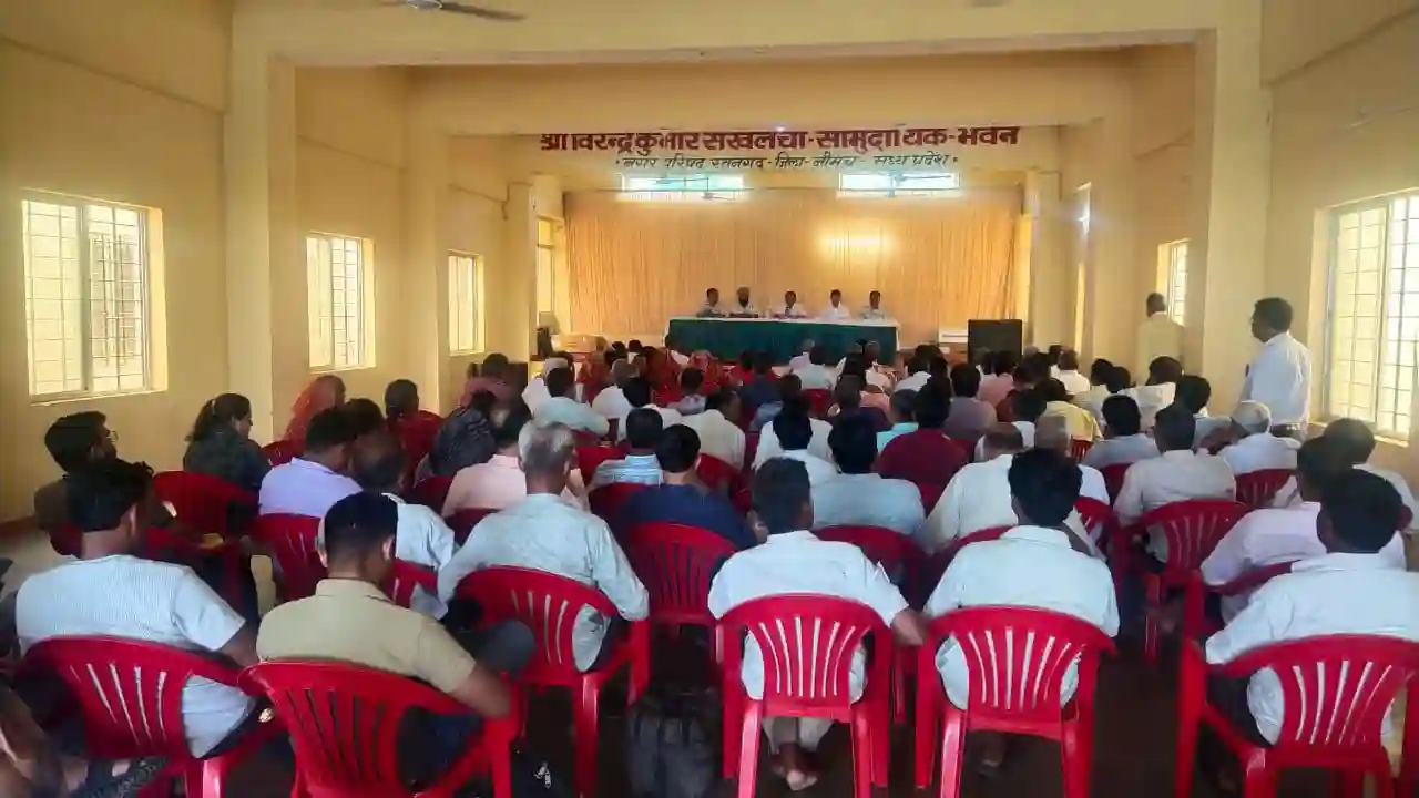 क्षेत्र के निर्वाचन अधिकारियों दिया गया प्रशिक्षण।