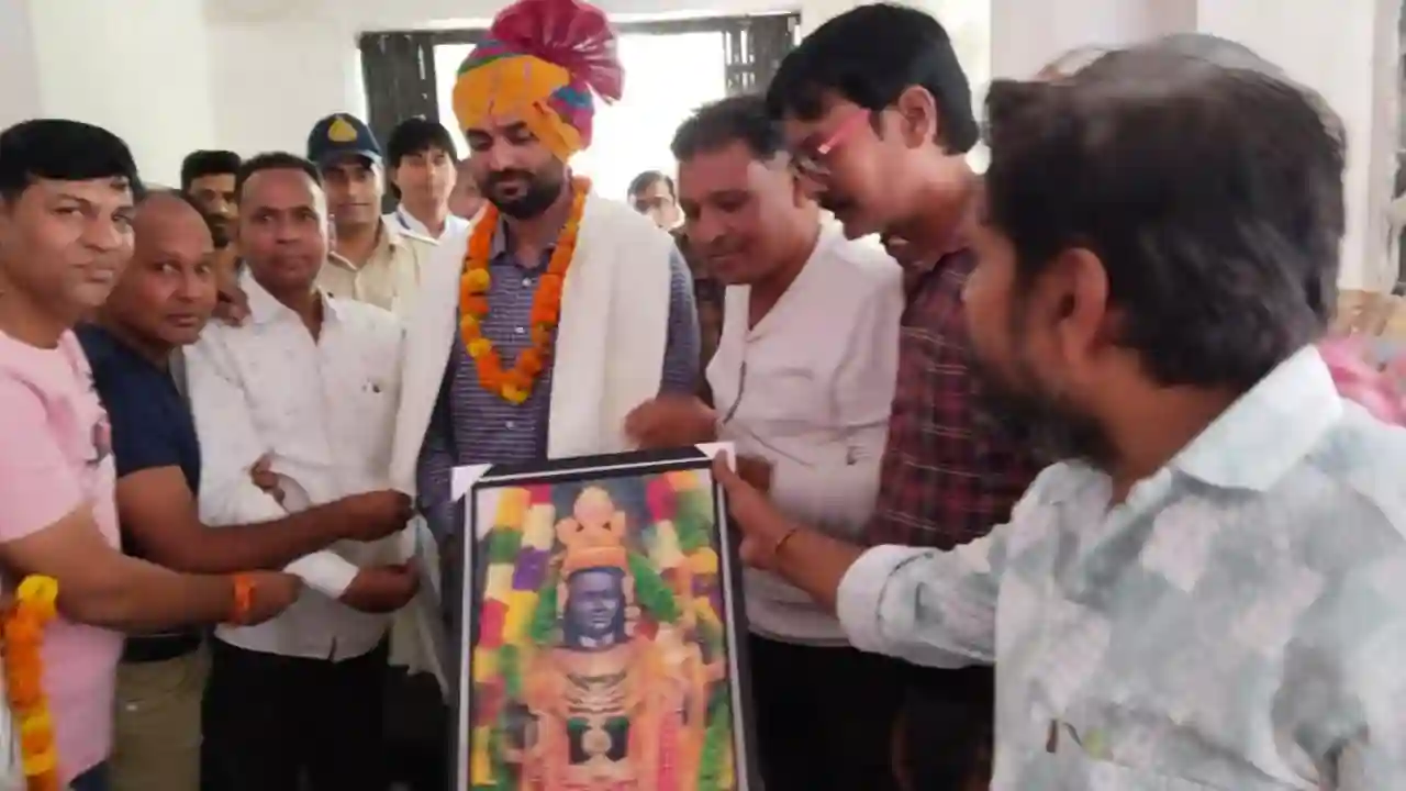 नवागत कलेक्टर श्री हिमांशु चंद्रा पहुंचे सिंगोली