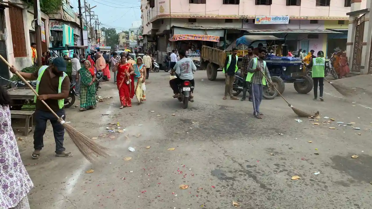 भगवान पशुपतिनाथ की पालकी यात्रा के पीछे-पीछे नगर पालिका ने की बेहतरीन साफ सफाई की व्यवस्था
