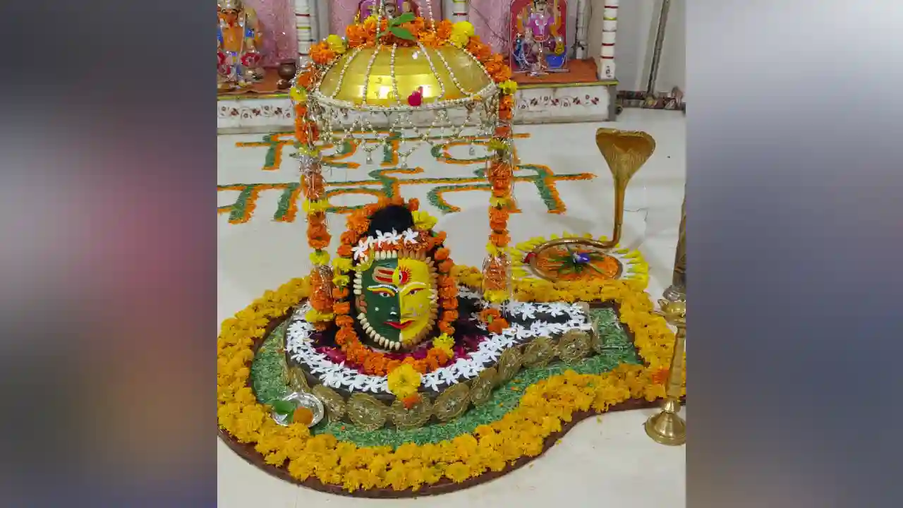 इसवर्ष पूरे सावन मास में पांच सावन सोमवार रहे भगवान महादेव के आराधना का पूरे सावन मास में लाभ प्राप्त किया