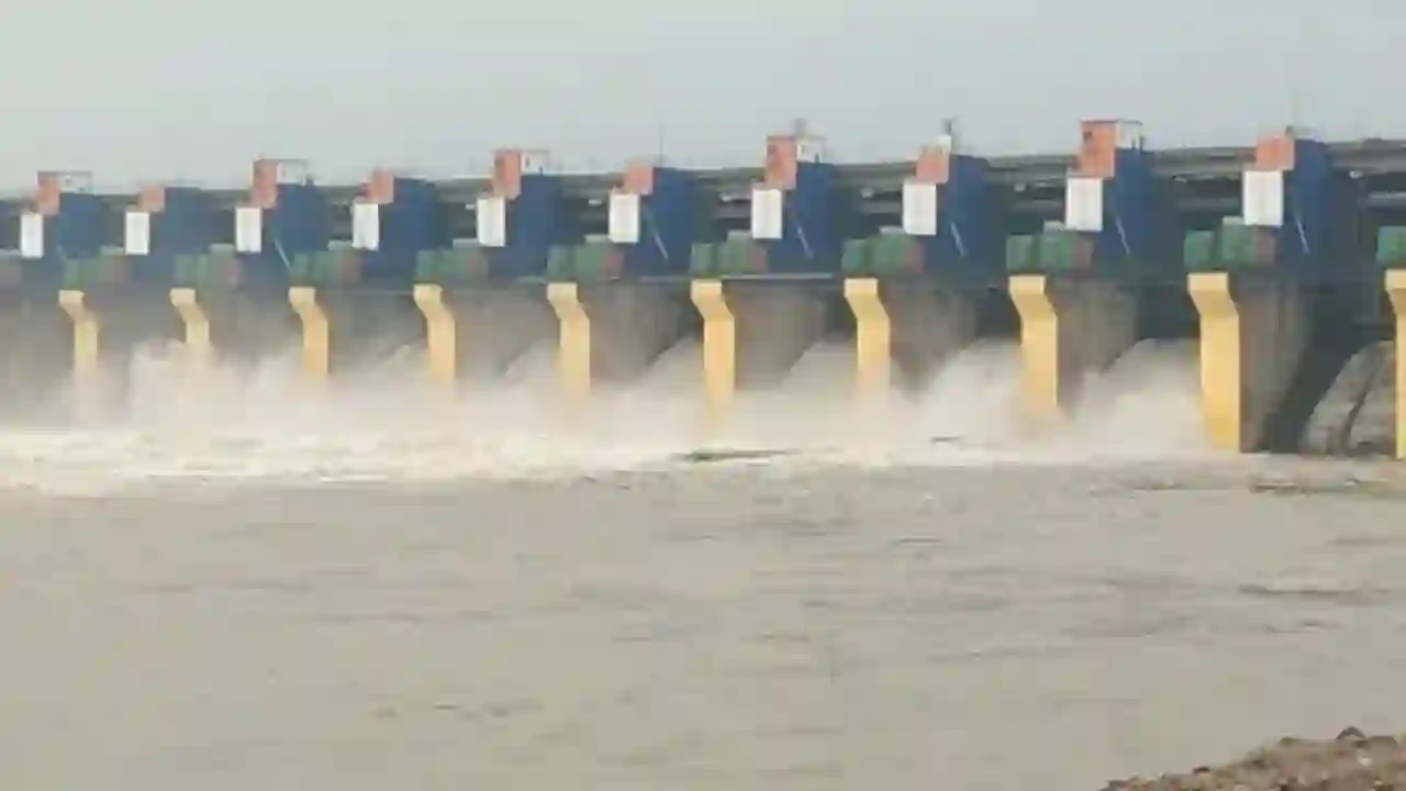 इंदिरा सागर के 12 गेट और ओंकारेश्वर के 9 गेट खोले गए