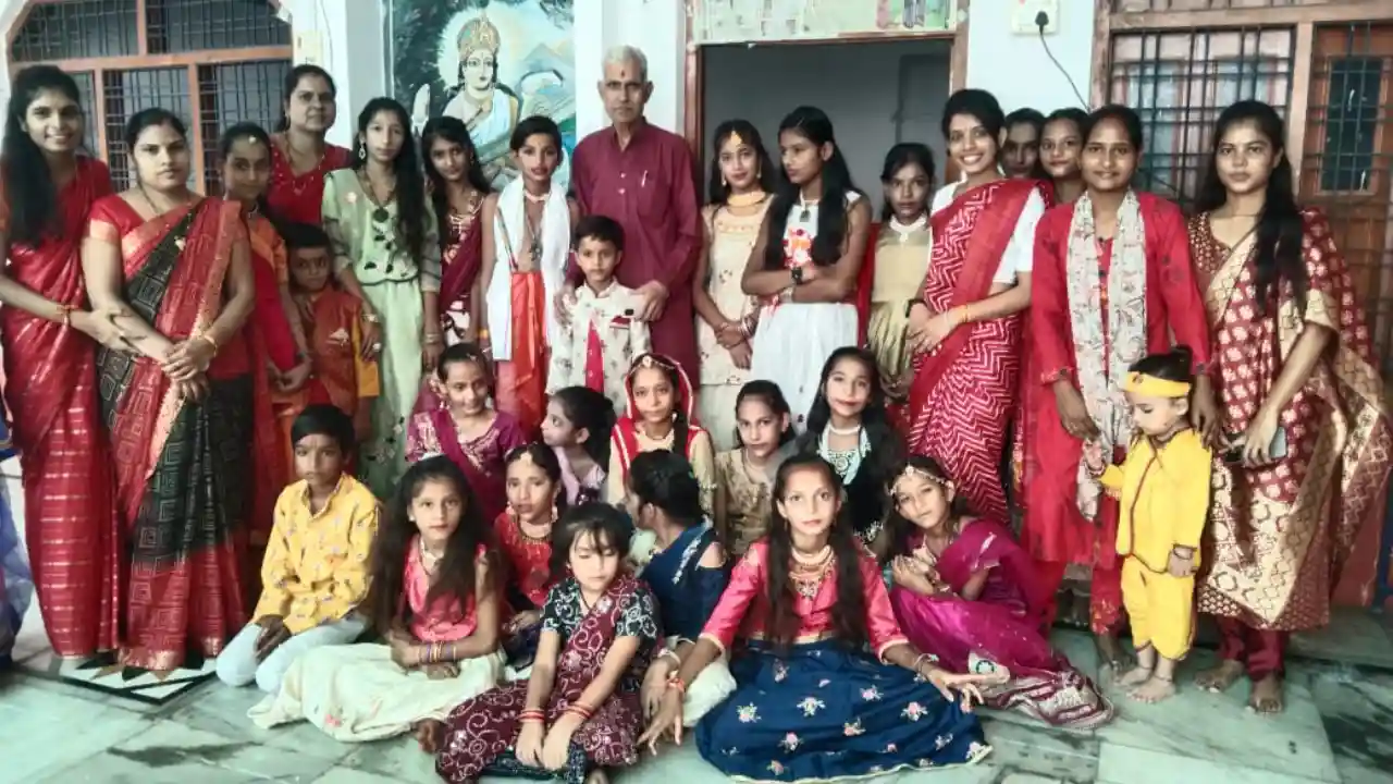 आदर्श शिशु विद्या मंदिर (हाई स्कूल) सिंगोली में जन्माष्टमी पर्व बड़े ही हर्षोल्लास के साथ मनाया गया।