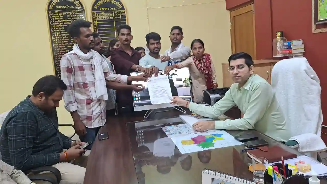 अरनोद महाविद्यालय में सीटें बढ़ाने की मांग को लेकर भील प्रदेश विद्यार्थी मोर्चा ने अति. जिला कलेक्टर को सौंपा ज्ञापन