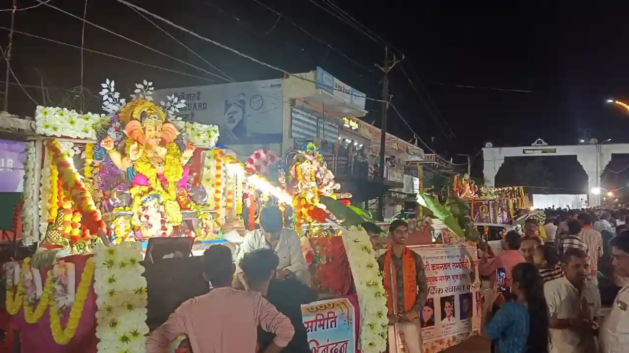 सरवानिया महाराज में भगवान शिव की बारात, देवी-देवता राक्षस, भूत-प्रेत बने बराती