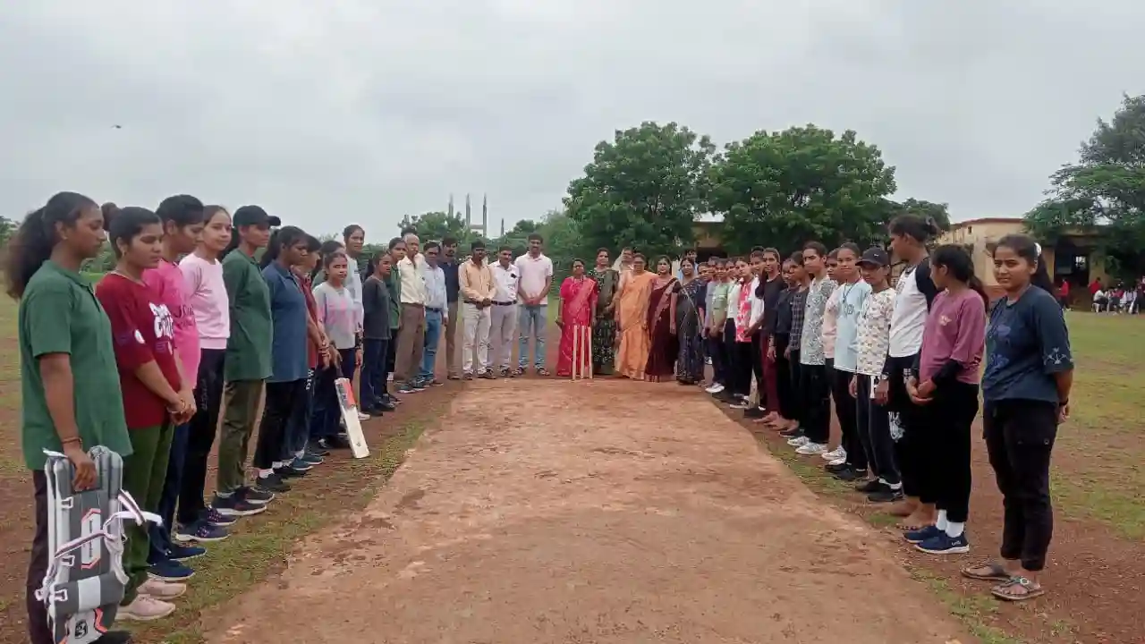शासकीय उच्चतर माध्यमिक विद्यालय सरवानिया महाराज में क्रिकेट वॉलीवॉल प्रतियोगिता