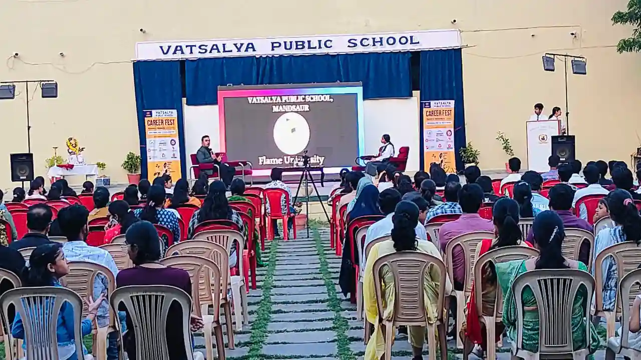 वात्सल्य स्कूल द्वारा करियर फेस्ट का आयोजन किया गया।