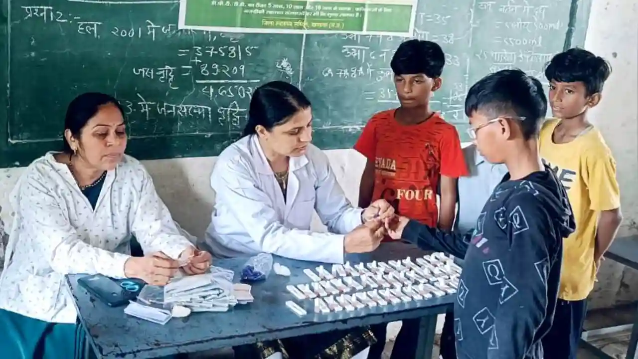 स्कूल व छात्रावासों में किया 332 छात्रों का स्वास्थ्य परीक्षण