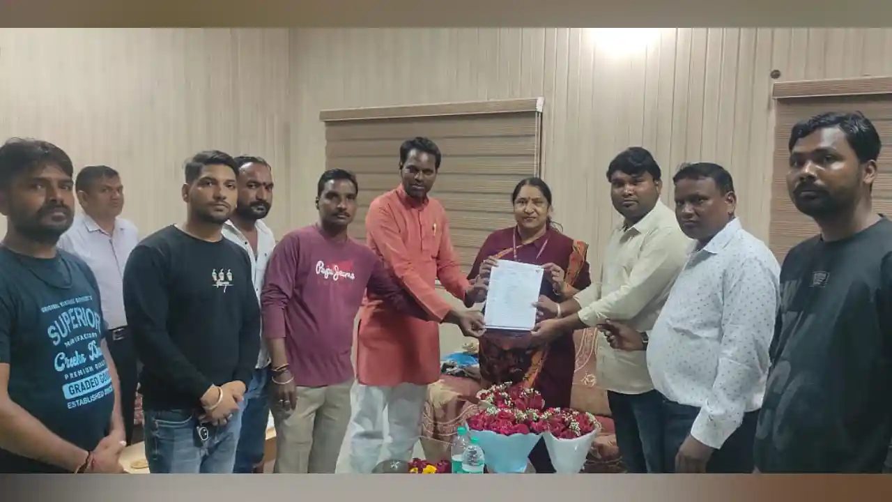 राष्ट्रीय सफाई कर्मचारी आयोग उपाध्यक्ष श्रीमती अंजना पंवार को सोपा ज्ञापन!