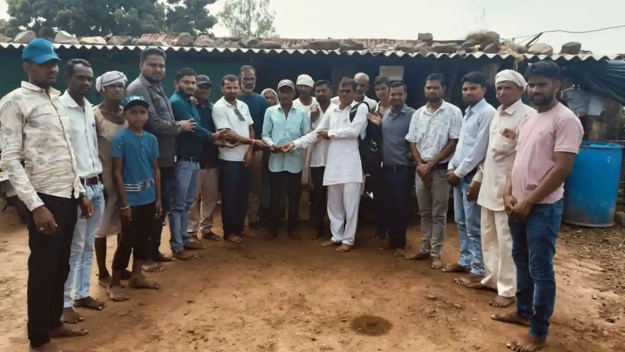 आकाशीय बिजली गिरने पर मृत्यु होने वाले परिवारों को आर्थिक सहयोग किया कर्मचारी अधिकारी संगठनों ने