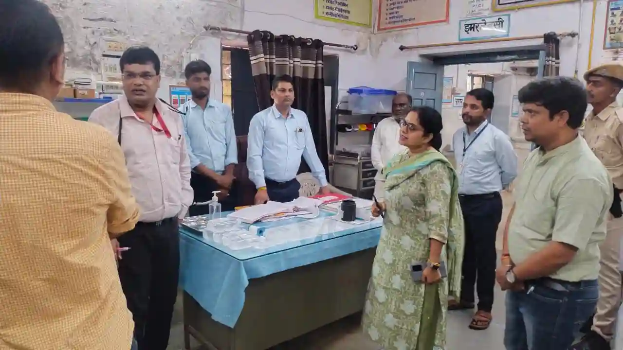 जिला कलक्टर ने किया सीएचसी छोटी सादड़ी का निरीक्षण