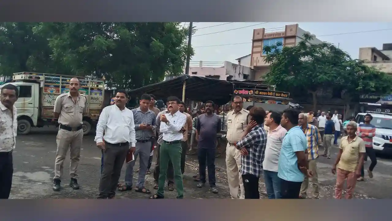 अतिक्रमण हटाने कै लिए संयुक्त टीम ने किया निरीक्षण, दी गई हिदायत