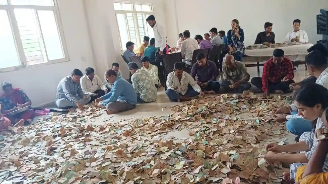 भादवामाता दानपेटी से 13 लाख से अधिक राशी का चढ़ावा निकला