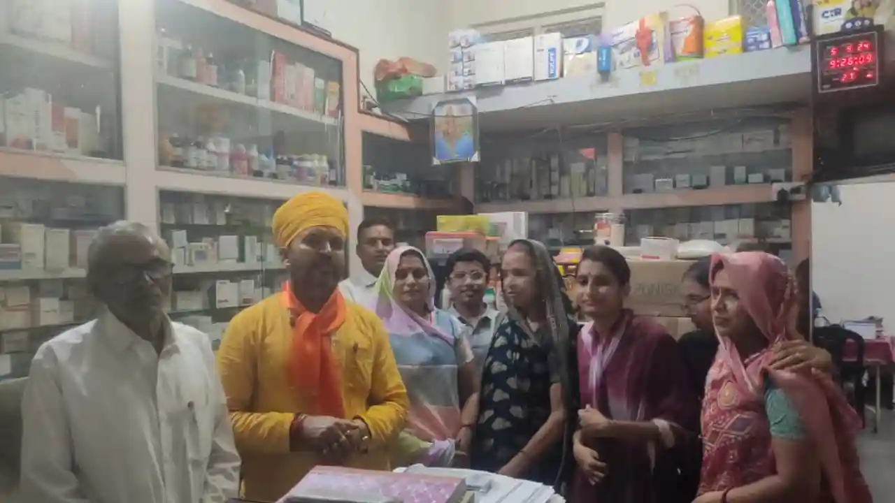 भागवत आचार्य श्री शास्त्री का डॉक्टर कछावा के निवास पर किया स्वागत परिषद अध्यक्ष श्रीमती कछावा ने