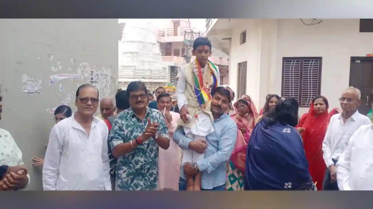 भव्य वरघोडा निकाल कर नो उपवास के तपस्वी बालक भुवल छाजेड़ की अनुमोदना की