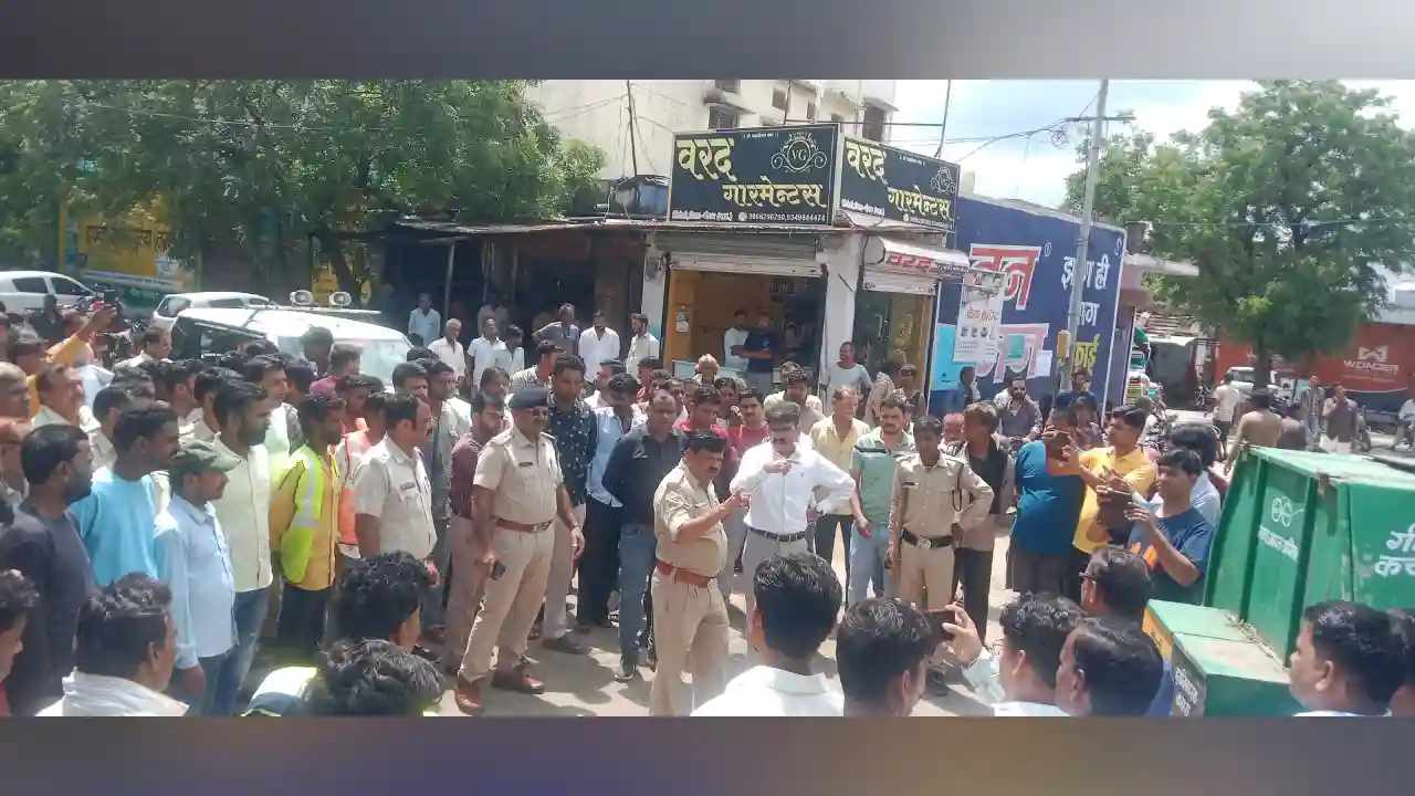 कलेक्टर हिंमाशु चंद्रा कै निर्देश पर सिंगोली से हटाया सड़क किनारे का अतिक्रमण