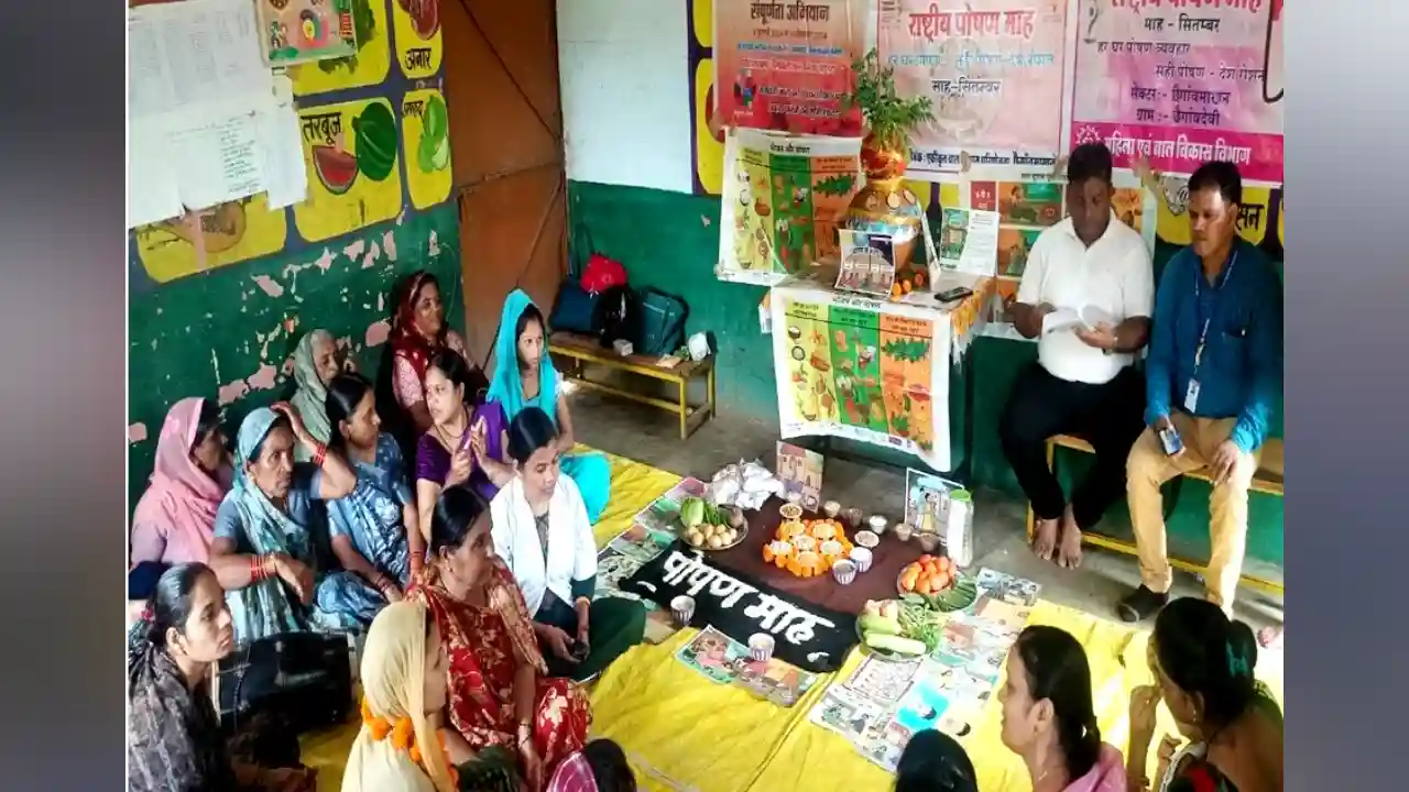 छैगांवमाखन आंगनवाड़ी केन्द्र में मंगल दिवस का किया आयोजन