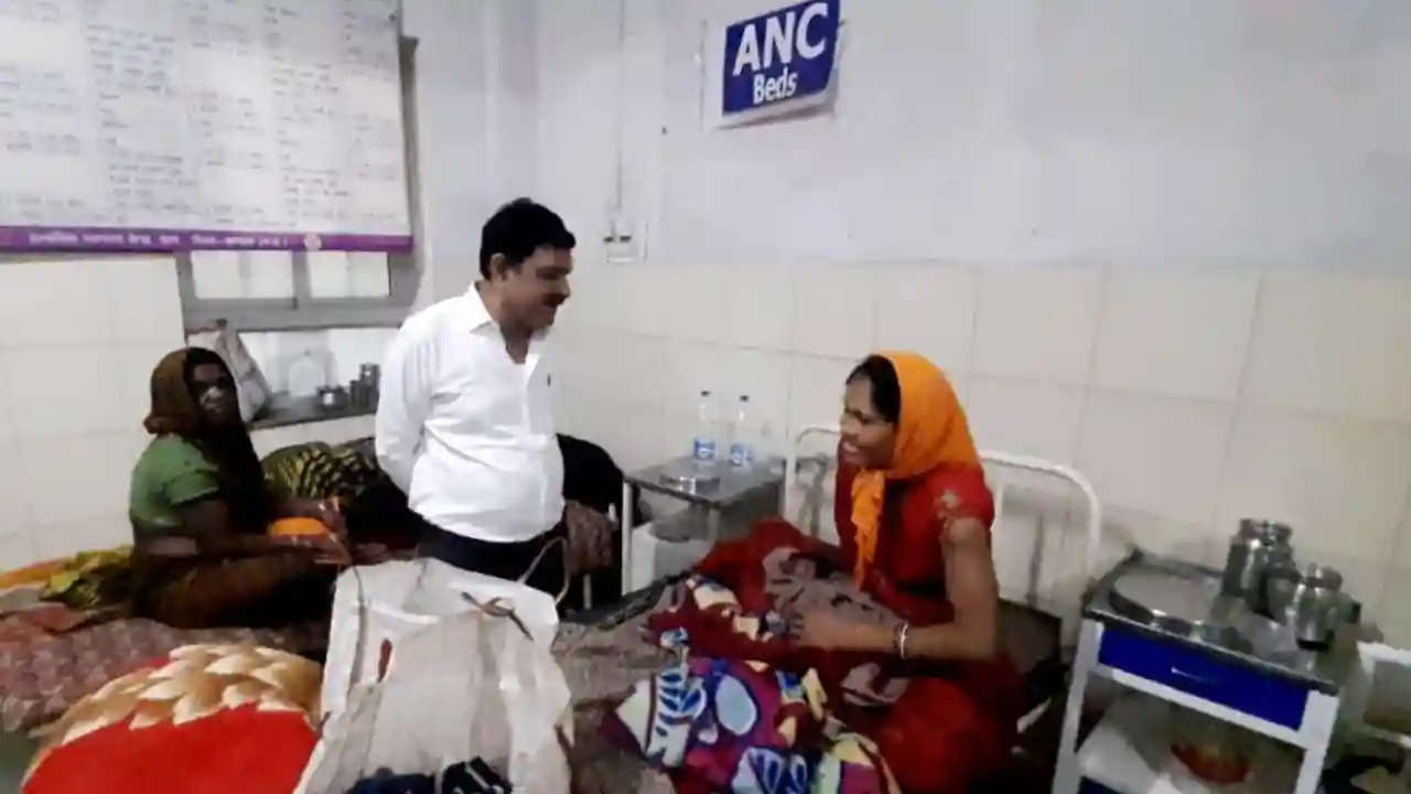 खालवा ब्लॉक में स्वास्थ्य व्यवस्थाओं का सीएमएचओ ने किया आकस्मिक निरीक्षण