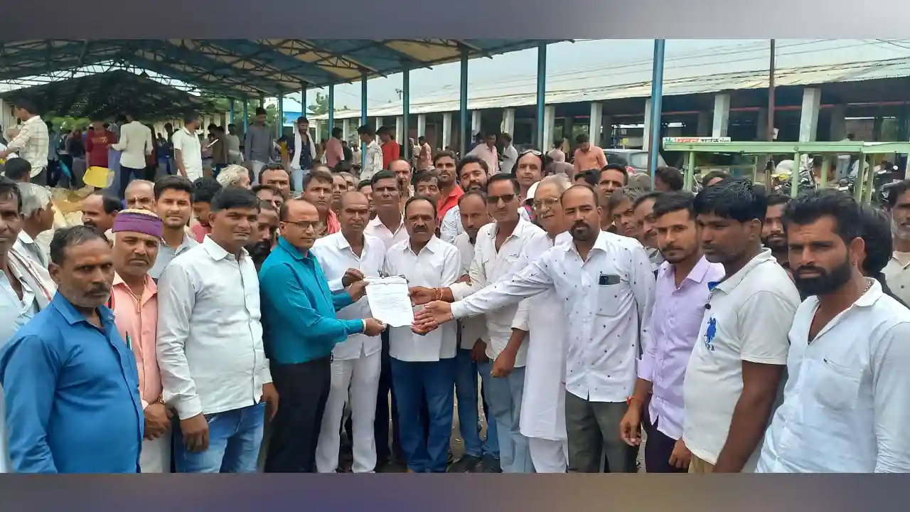 चाइना एवं अन्य देशों से आरही लहसुन का ब्लॉक कांग्रेस ने किया विरोध