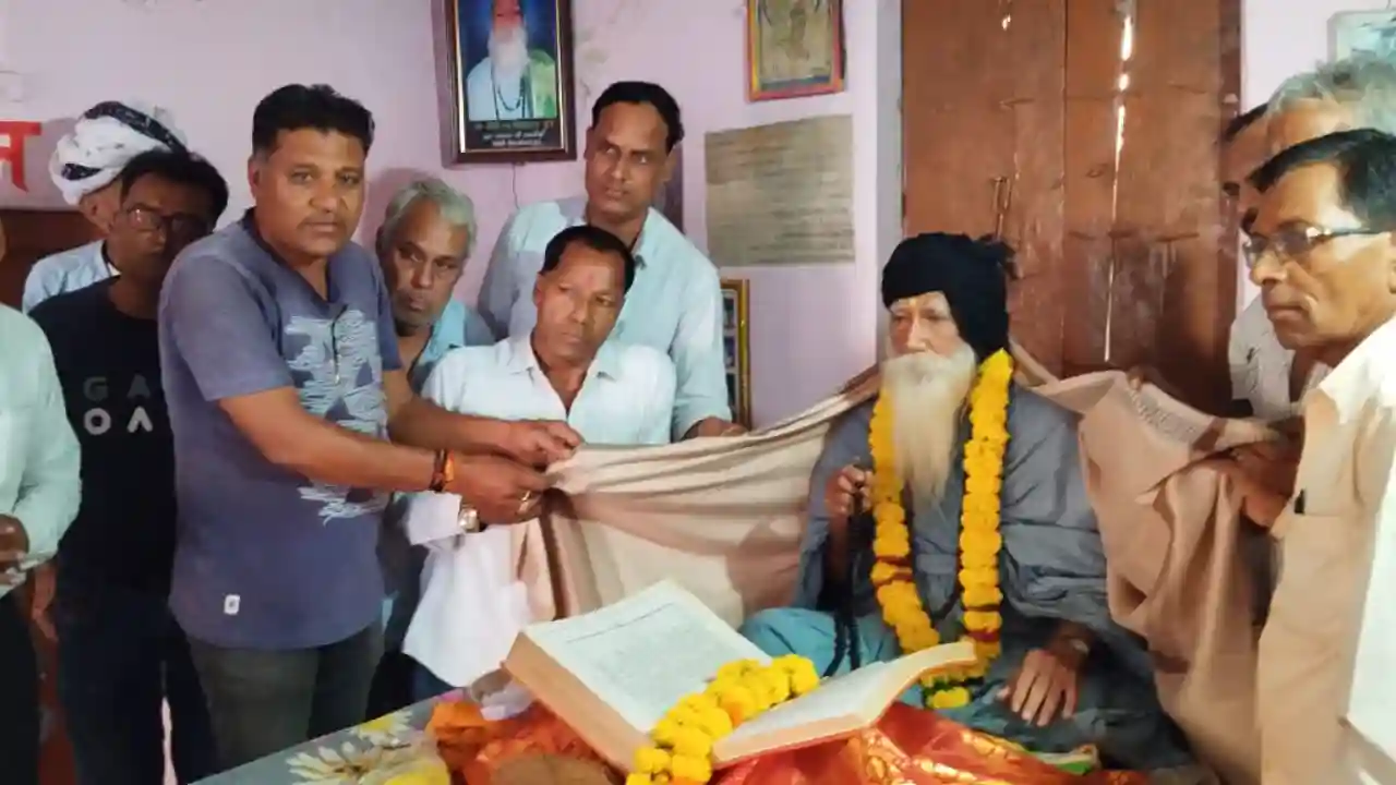 108 चौकस राम दास जी महाराज का चातुर्मास संपन्न होने पर सम्मानपूर्वक विदाई दी गई