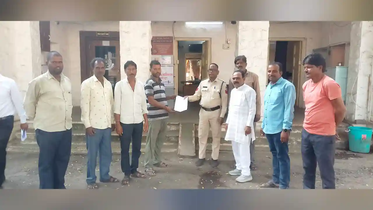 गलत ऑपरेशन का आरोप,जांच कर कार्यवाही की मांग,एसपी,सिटी कोतवाली में दिया आवेदन