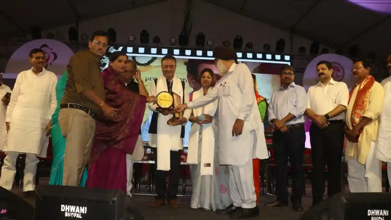 पटकथा लेखक और निर्माता-निर्देशक श्री हिरानी को दिया गया राष्ट्रीय किशोर कुमार सम्मान