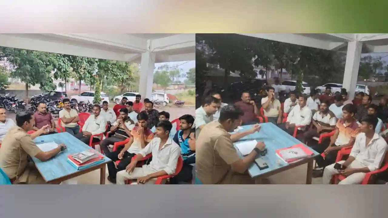 सरवानिया महाराज पुलिस चौकी पर आगामी त्यौहारों को लेकर शांति समिति की बैठक संपन्न सरवानिया महाराज पुलिस चौकी पर आगामी त्यौहारों को लेकर शांति समिति की बैठक संपन्न