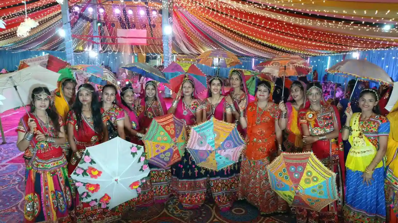 संस्कृति, धर्म, आस्था ,भक्ति शक्ति की गरिमा के साथ हो रहा है गरबे का आयोजन