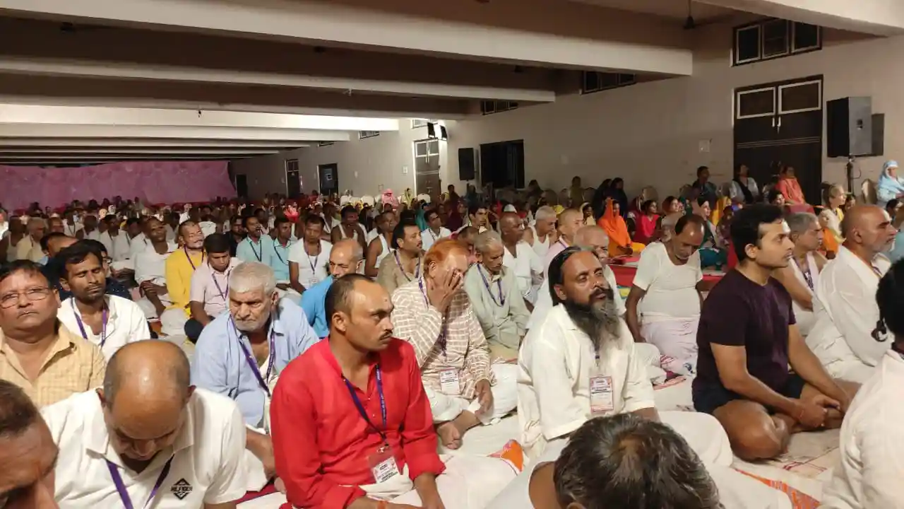 स्वामी व्यासानंदजी महाराज के सानिध्य में चल रहा 10 दिवसीय ध्यान एवं सत्संग शिविर।