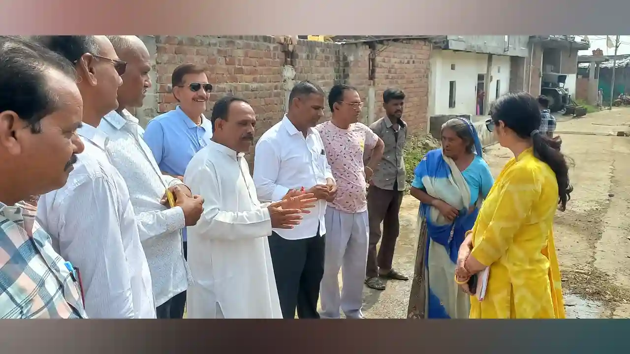 जिला मलेरिया अधिकारी डॉ पाठक पहुंची काचरिया स्थिति का लिया जायजा