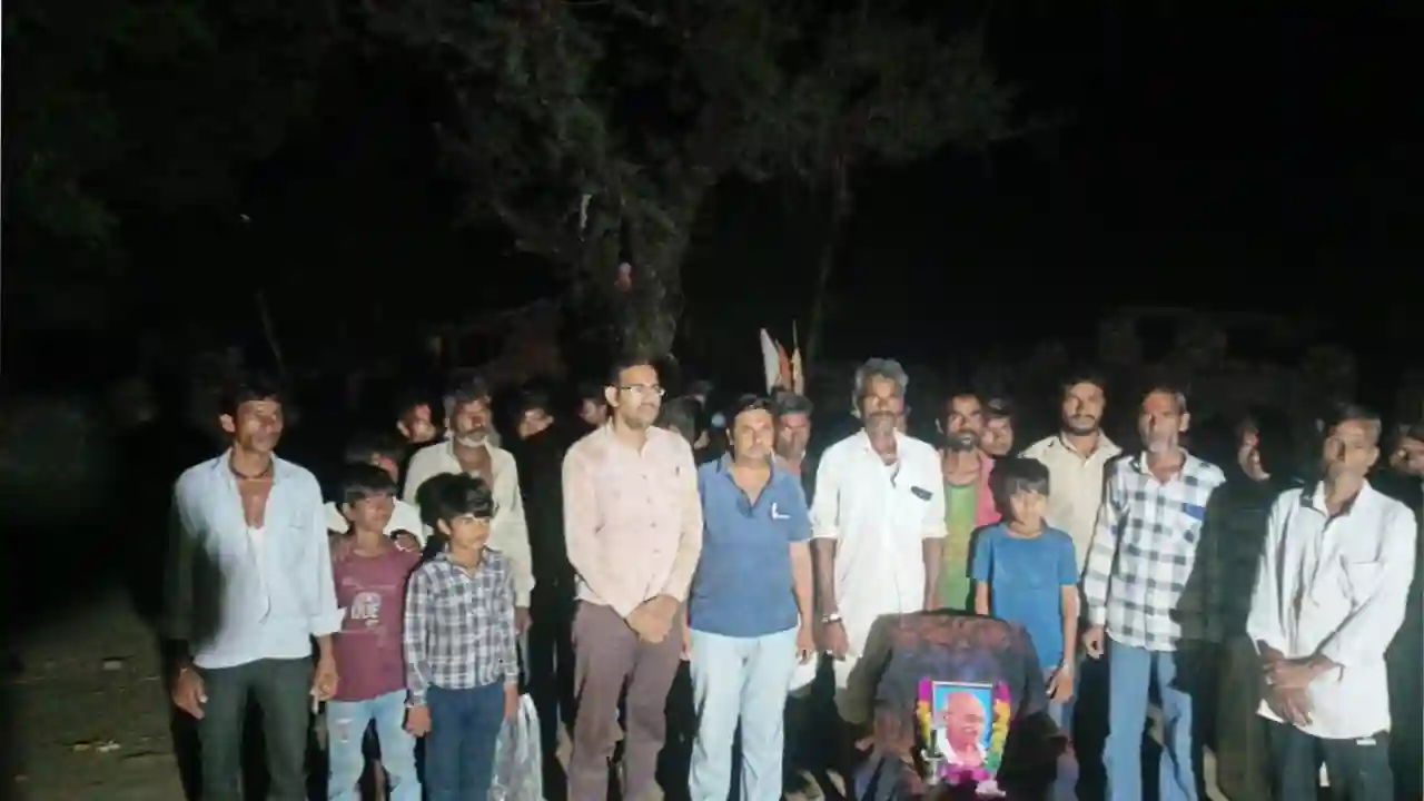 नगर कांग्रेस झांतला द्वारा,गांव फताखेड़ी में गांधी व शास्त्री की जयंती मनाई गई। नगर कांग्रेस झांतला द्वारा,गांव फताखेड़ी में गांधी व शास्त्री की जयंती मनाई गई।