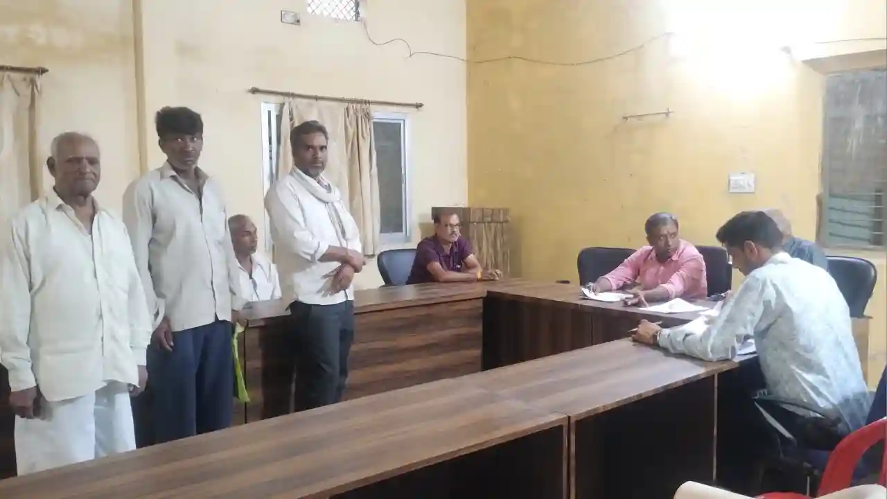 जीरन ब्लॉक की आज तीसरी जनसुनवाई में कुल 5 आवेदन दो नगर परिषद तो दो राजस्व मामले में और एक बिजली विभाग को लेकर दिए आवेदन।