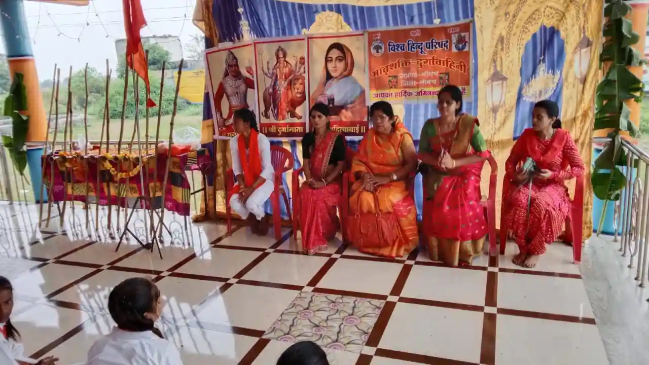 ग्राम पालसोड़ा में दुर्गावाहिनी ने निकाली मानवंदना यात्रा, नगरवासियों ने जमकर की पुष्प वर्षा