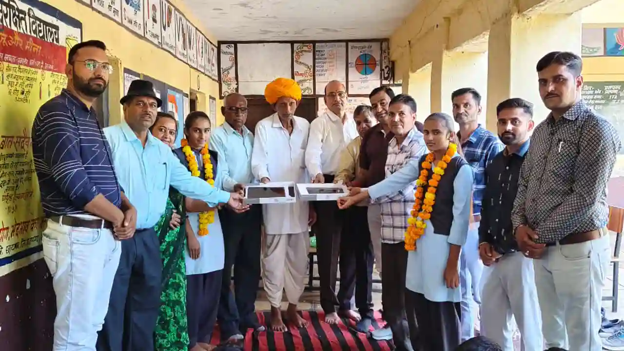 राजकीय उच्च प्राथमिक विद्यालय छायण पिल्लू में प्रतिभा सम्मान समारोह व शिक्षक संघ एकीकृत के प्रदेश उपाध्यक्ष दिनेश चंद शर्मा का विद्यालय में अभिनंदन किया गया