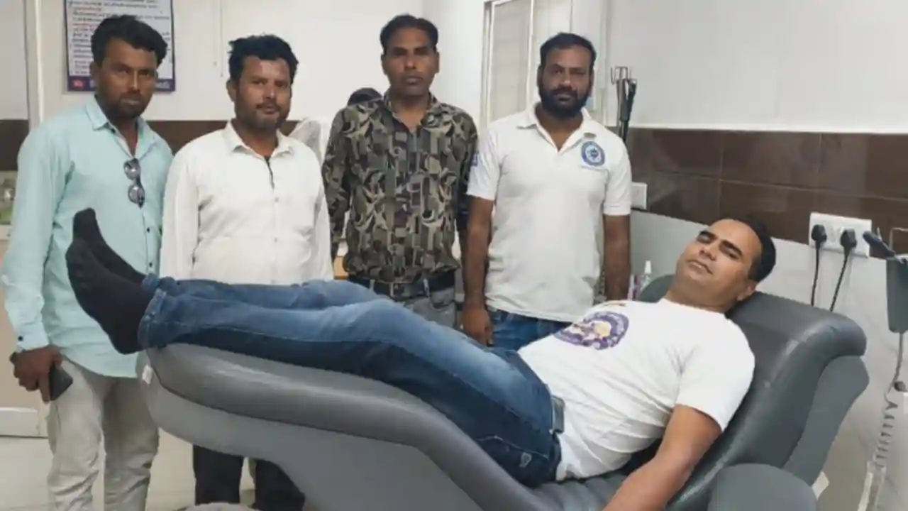 निडर युवा सेवा संगठन उपाध्यक्ष द्वारा डेंगू पीड़ित को किया रक्तदान
