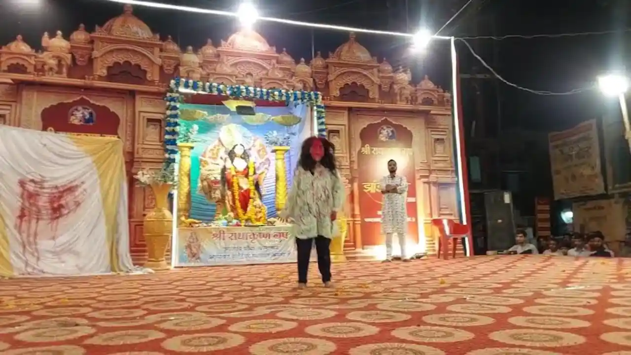 पं बंगाल में हुई घटना को लेकर हीर ने श्री राधाकृष्ण ग्रुप  घंटाघर झांझरिया 2024 में दी शानदार प्रस्तुति, कोई नहीं रोक पाया अपने आंसू