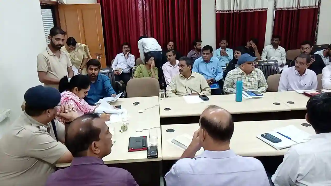 जिला स्तरीय जनसुनवाई में अपनी समस्याएं लेकर पहुंचे आमजन जनसमस्याओं के समाधान में अधिकारी नहीं बरते कोताही-जिला कलक्टर