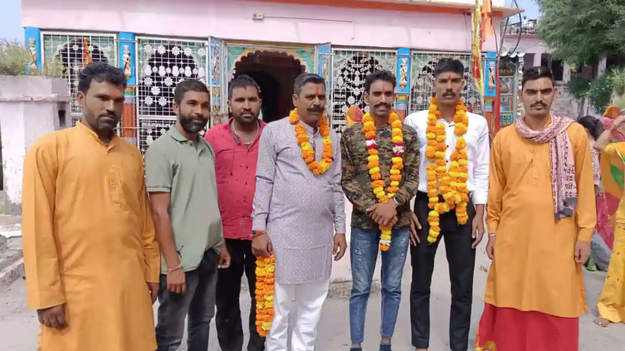 ग्राम अम्बा के होनहार का भारतीय सेना में हुआ चयन ग्रामवासियों ने सम्मान पुर्वक ट्रेनिंग के लिए किया रवाना