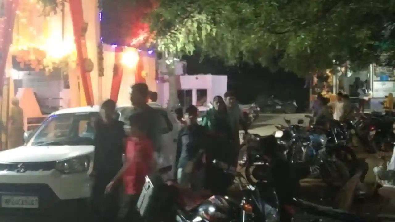 एक तरफ चल रहा नवरात्रि का दौर तो दूसरी तरफ लगा मोड़ी माता मन्दिर प्रांगण में अवव्यस्थाओ का अंबार