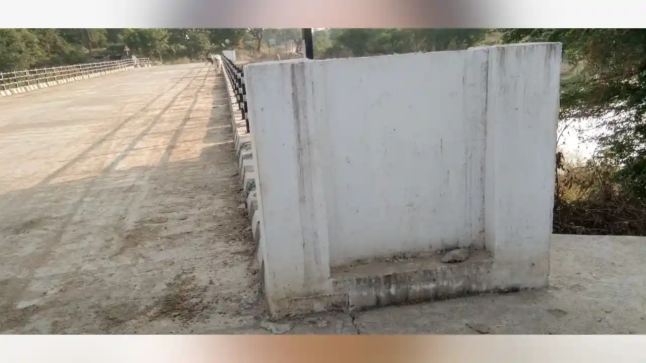 अठाना में नव निर्मित ब्रिज पुल का लोकार्पण क्या नागरिक ही कर डालेंगे ?