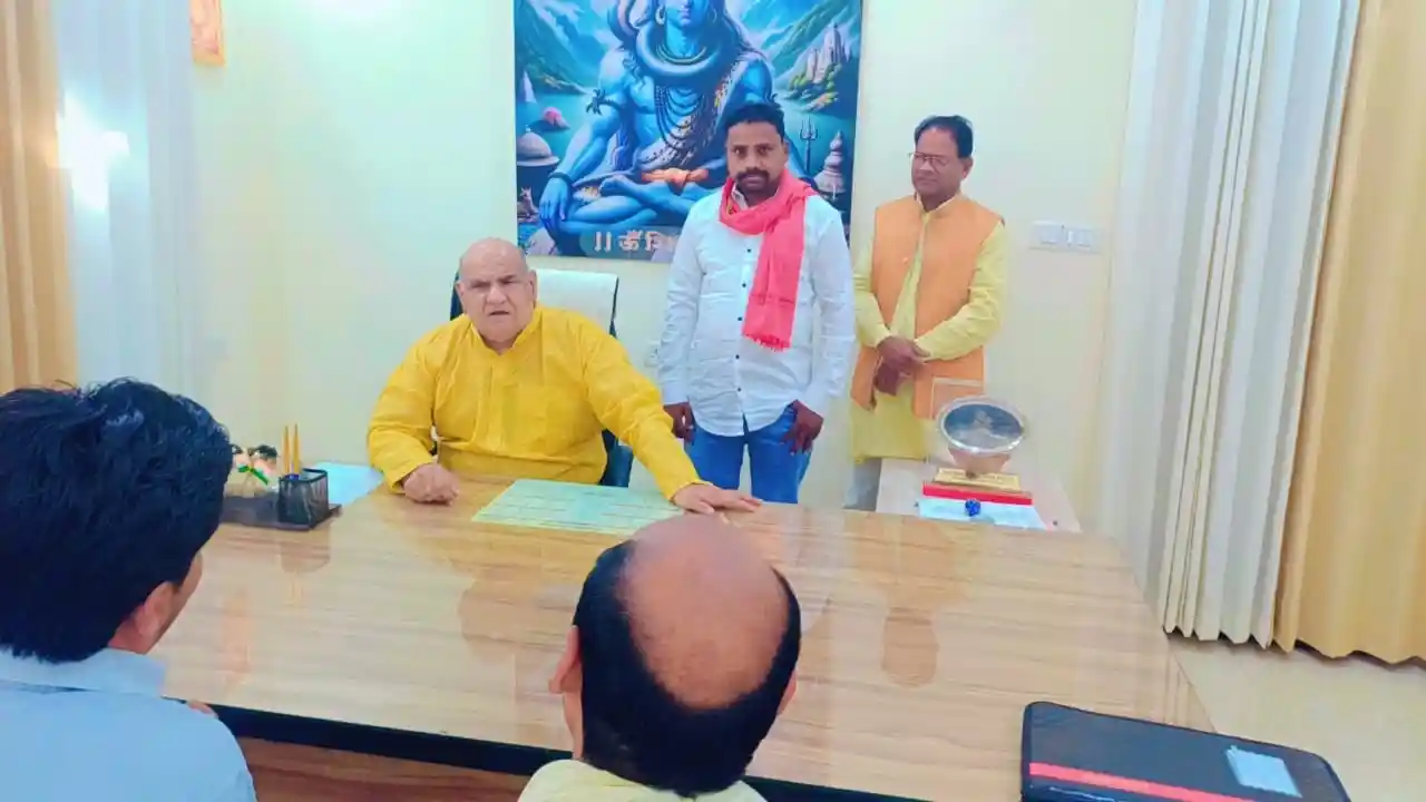 मंदसौर को संभाग बनाने को लेकर वकील बंजरा द्वारा केबिनेट मंत्री से मुलाकात कर विशेष चर्चा की गई